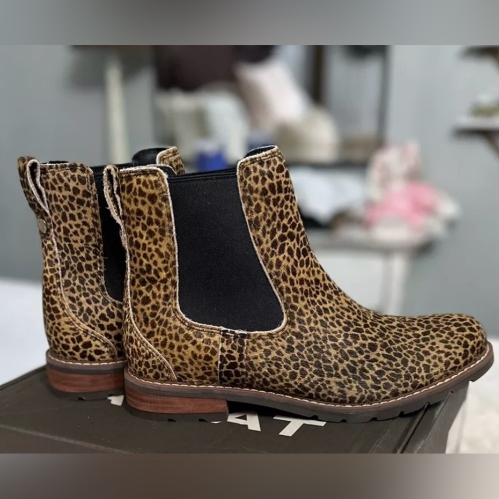 cowhide leapord ariat boots Size 9 Women's
